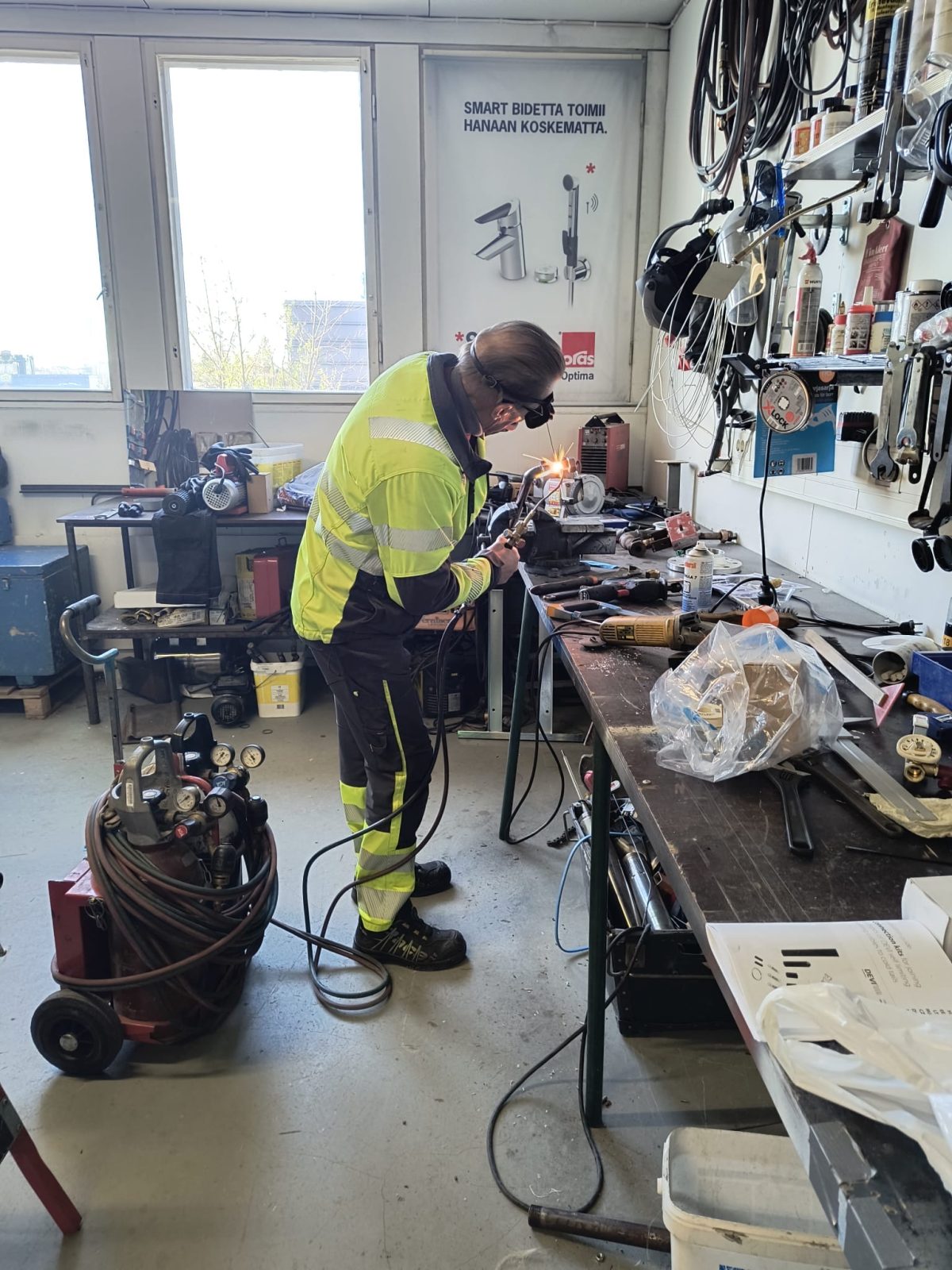 LVI-asentaja työssä Turussa