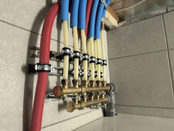 Kaukokylmä putkiasennus